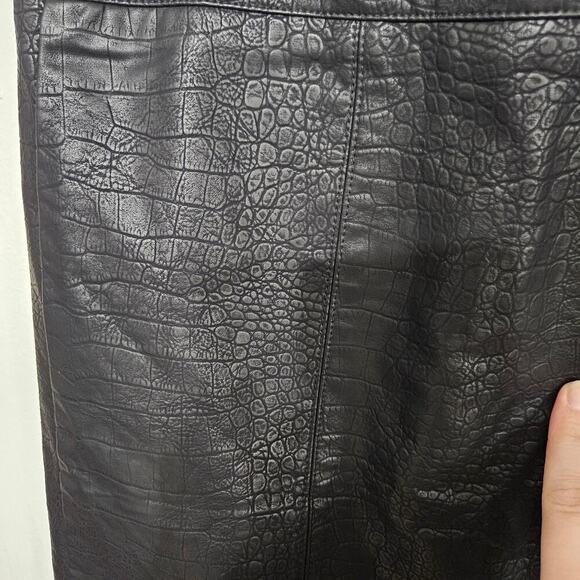 Loveriche Black Textured Faux Leather Mini Skirt Size Medium Front Slits - Picture 3 of 7